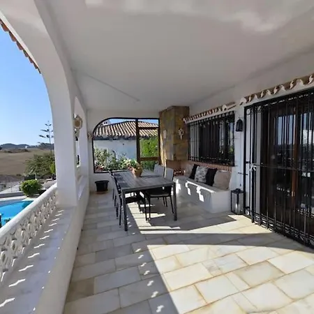Villa Tranquil Oasis: With Pool
