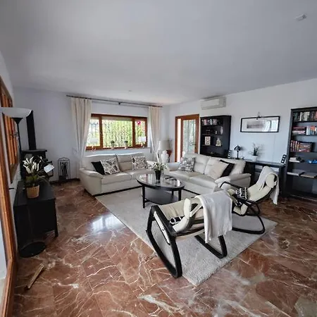 Tranquil Oasis: With Pool Villa Fuengirola