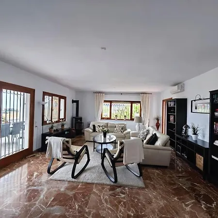 Tranquil Oasis: With Pool Villa Fuengirola