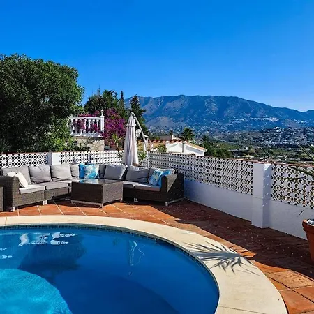 Tranquil Oasis: With Pool Fuengirola